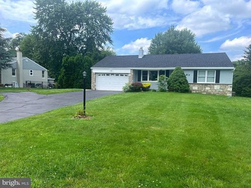 87 Valley Dr, Southampton, PA, 18966-1377 | Card Image