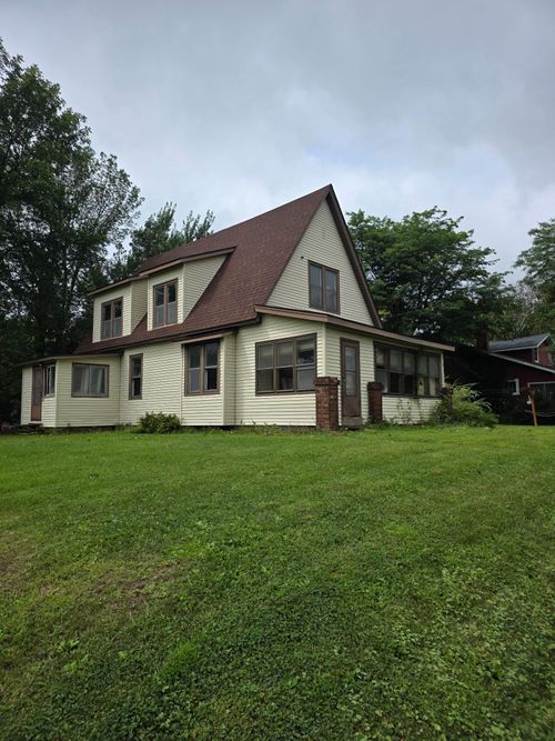 35-305 E State St, Saint Croix Falls, WI, 54024-9161 | Card Image
