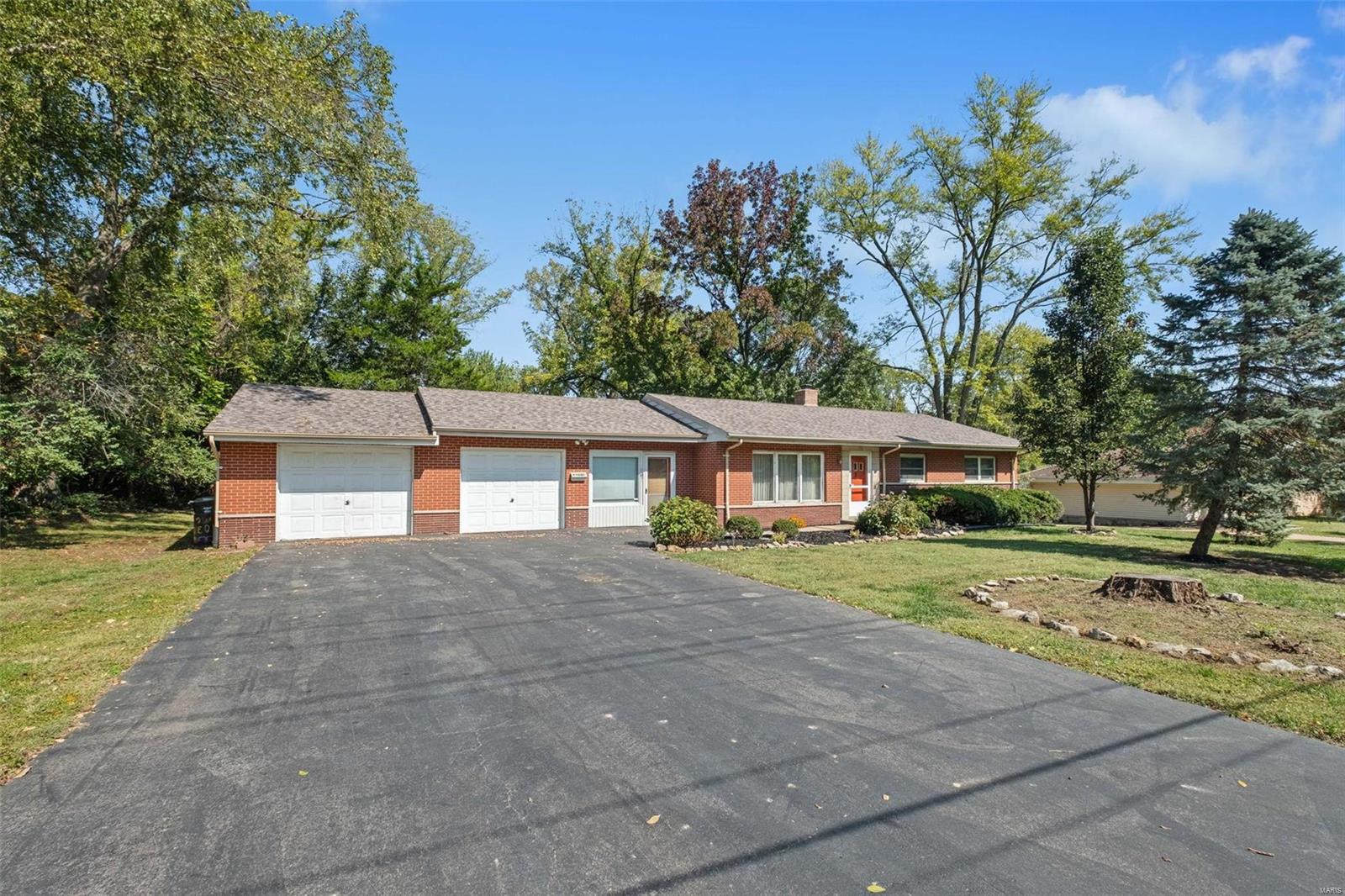 Morrow Dr, Saint Ann, MO 63074