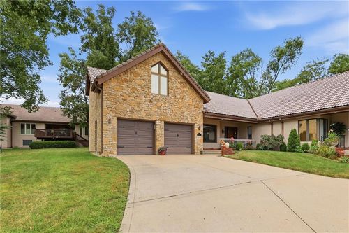 10 The Woodlands, Gladstone, MO, 64119-1852 | Card Image