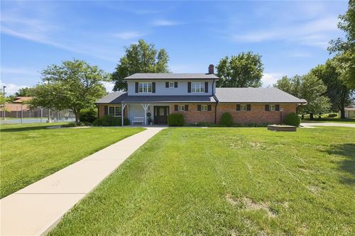 308 Canary Ln, Iola, KS, 66749-1910 | Card Image