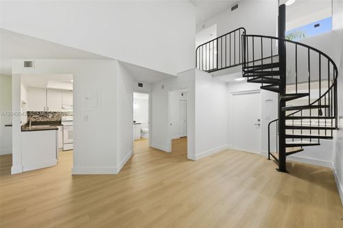 c417-8365 Sw 152nd Ave, Miami, FL, 33193-4082 | Card Image