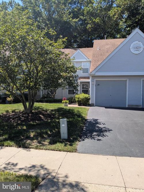 19 Magnolia Ct, BORDENTOWN, NJ, 08505-4239 | Card Image