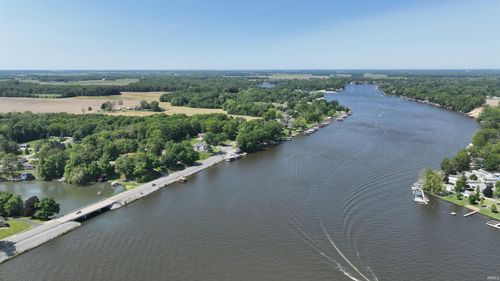 2 W Shaffer Dr, Monticello, IN, 47960 | Card Image
