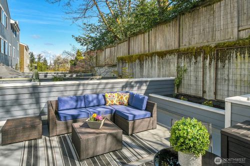 apt-111-2350 10th Ave E, Seattle, WA, 98102-4073 | Card Image