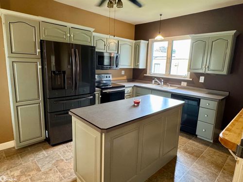 213 N Idaho St, Glidden, IA, 51443-7725 | Card Image