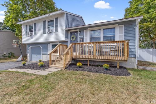 7388 Oakpost Rd, Liverpool, NY, 13088-4742 | Card Image