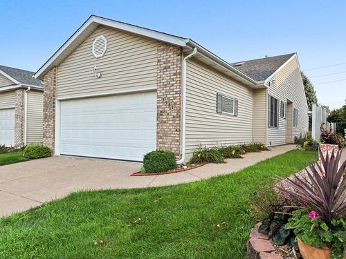 3981 Prairie Ln, Bettendorf, IA, 52722-2264 | Card Image