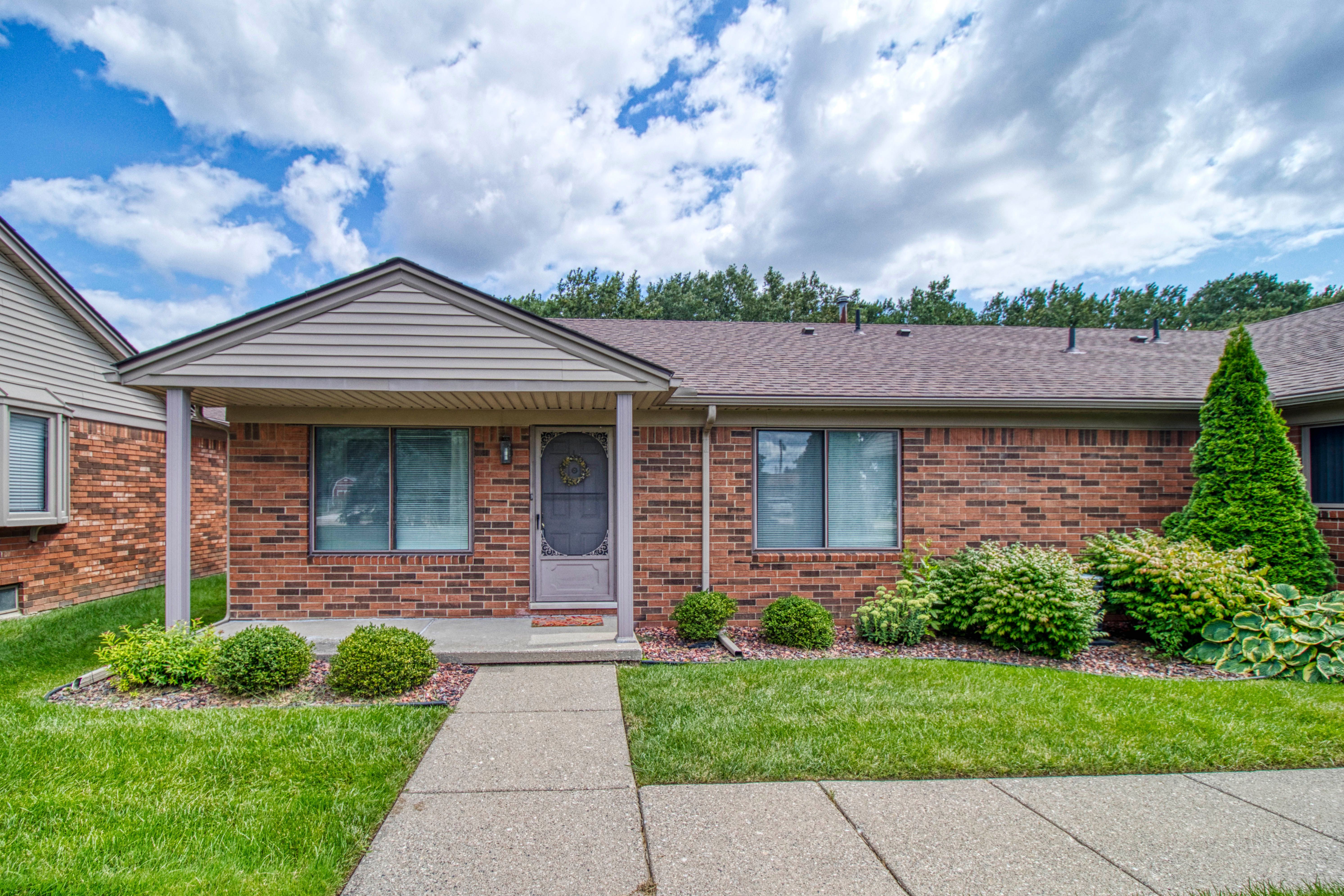 Stoneybrook Ln, Fraser, MI 48026 #1