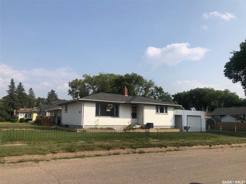 303 Fourth Ave E, Canora, SK, S0A0L1 | Card Image