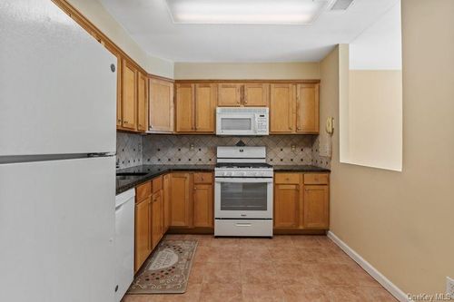 apt-206-355 Old Tarrytown Rd, White Plains, NY, 10603-5626 | Card Image