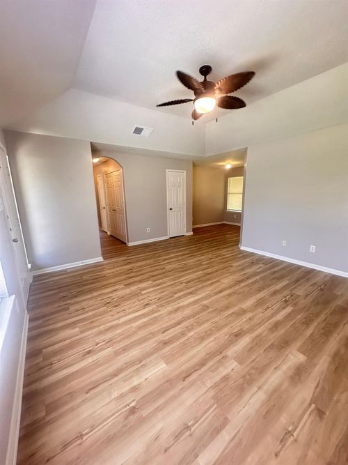 16409 Danika Oak Dr, Conroe, TX, 77306-6337 | Card Image