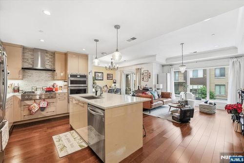 150 Henley Pl, Weehawken, NJ, 07086-1303 | Card Image