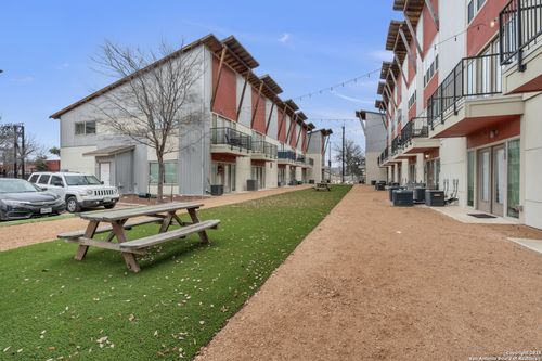 2007-939 S Frio St, San Antonio, TX, 78207-5627 | Card Image