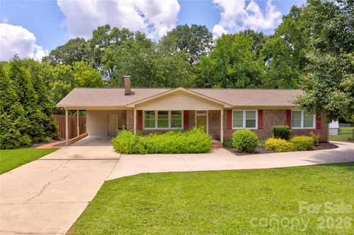 822 Rubens Rd Sw, Concord, NC, 28027-5010 | Card Image