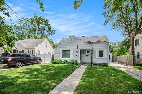 23090 Seneca St, Oak Park, MI, 48237-2244 | Card Image