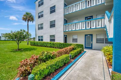 1038 Lincoln B, Condo with 2 bedrooms, 2 bathrooms and null parking in Boca Raton FL | Image 1