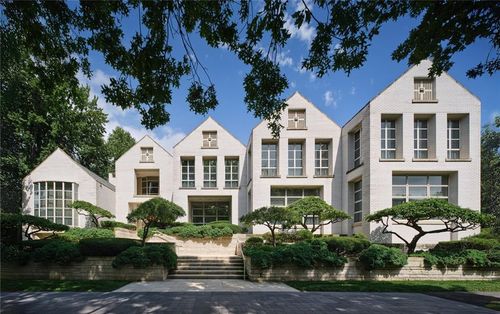 5801 Oakwood Rd, Mission Hills, KS, 66208-1145 | Card Image