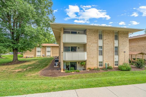 unit-18c-5260 Crossbow Cir, Roanoke, VA, 24018-9227 | Card Image