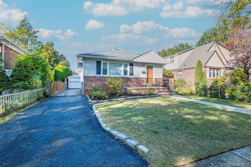 79 268th St, Glen Oaks, NY, 11004-1333 | Card Image