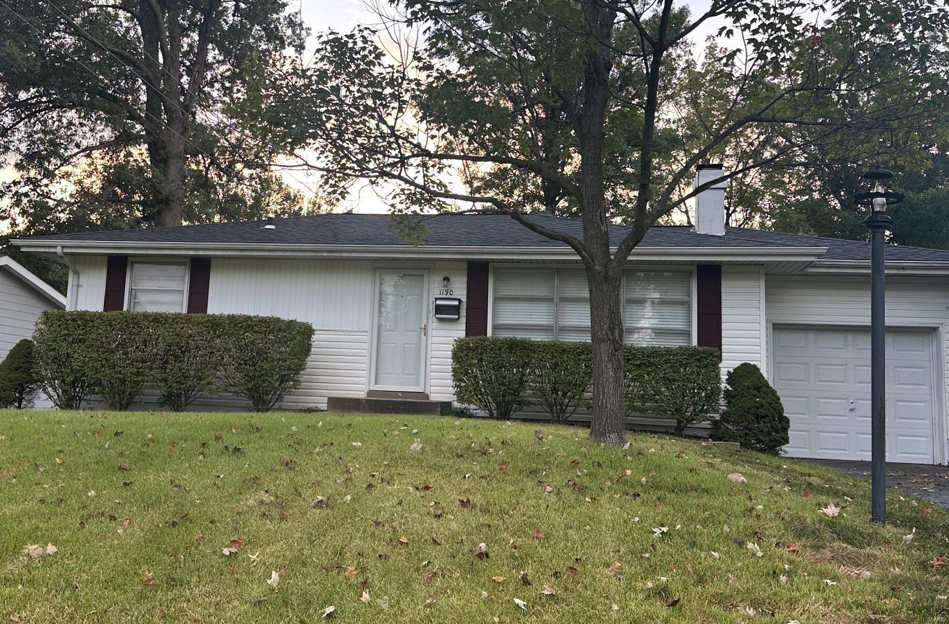 Sharon Dr, Florissant, MO 63031