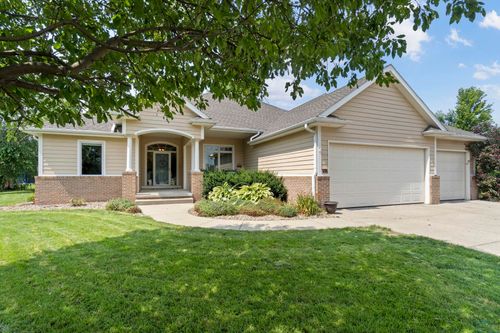 588 Sandstone Cir, Dakota Dunes, SD, 57049-5401 | Card Image