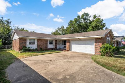 6932 E 16th Street, House other with 3 bedrooms, 2 bathrooms and null parking in Tulsa OK | Image 3