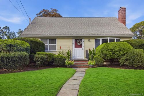 27 E 17th Street, Huntington, NY, 11746 | Card Image