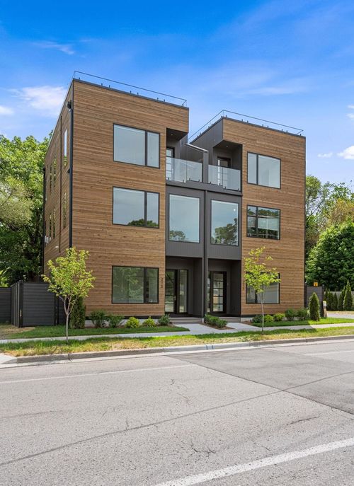215 Barlow St, Traverse City, MI, 49686-2888 | Card Image