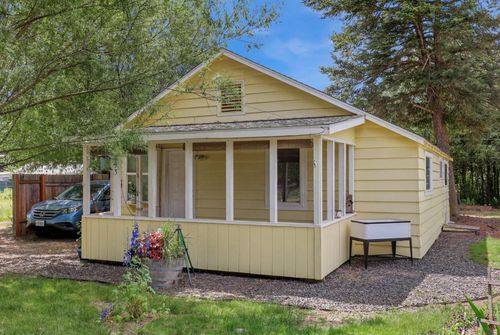 523 N North Ave, Deer Park, WA, 99006-2728 | Card Image