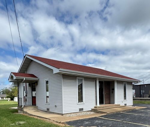 109 W Clinton Ave, Seymour, MO, 65746-8841 | Card Image