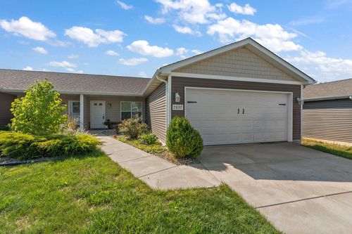 7897 Wright St, Merrillville, IN, 46410-4253 | Card Image