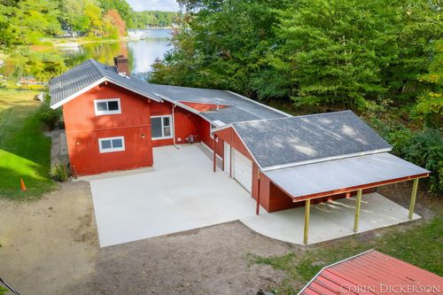 18565 32nd St, Gobles, MI, 49055-8633 | Card Image