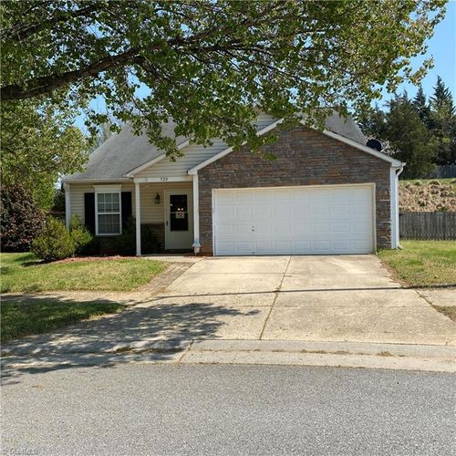 520 Martha Ct, Kernersville, NC, 27284-9748 | Card Image