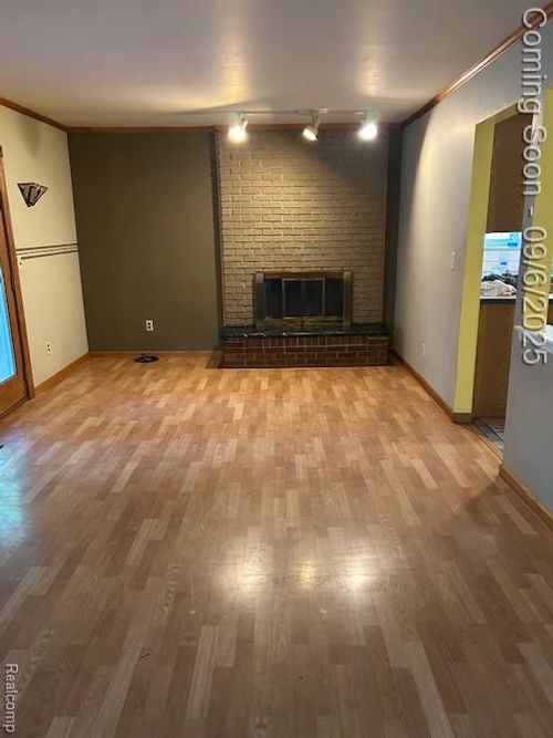 20900 Secluded Ln, Southfield, MI, 48075-7561 | Card Image