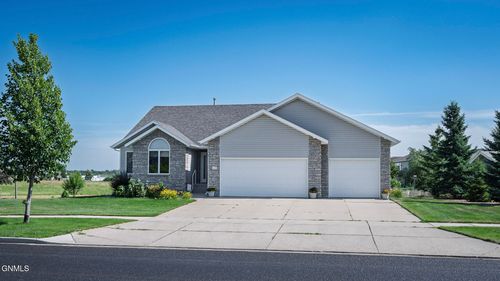 628 Medora Ave, Bismarck, ND, 58503-8871 | Card Image