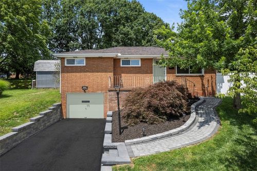1011 Marcia Dr, North Huntingdon, PA, 15642-5208 | Card Image