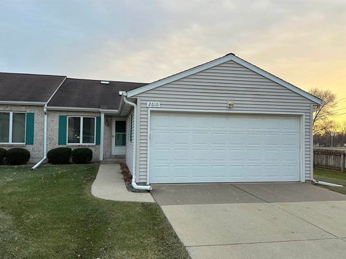 1-2610 38th St, Moline, IL, 61265-7875 | Card Image