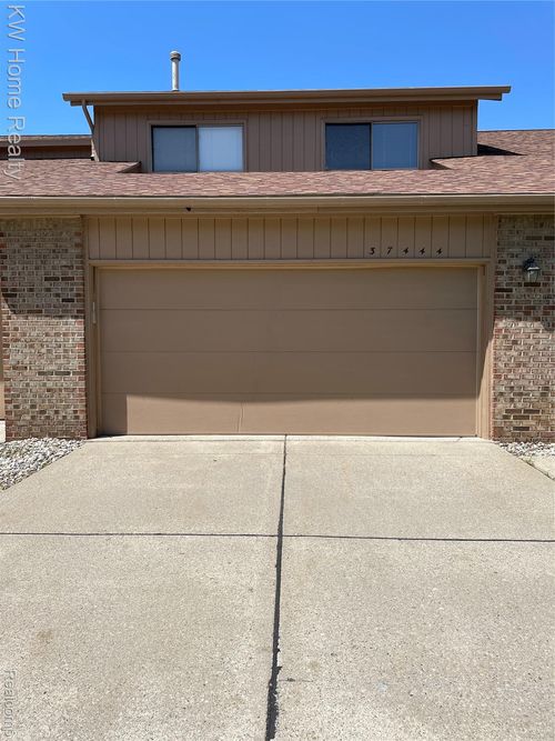 3-37444 N Laurel Park Dr, Livonia, MI, 48152-2657 | Card Image