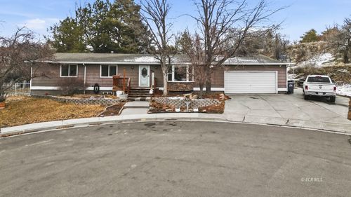 880 Nevada Cir, Elko, NV, 89801-2716 | Card Image