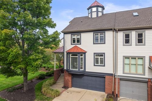 7 Waterside Pl, Pittsburgh, PA, 15222-4707 | Card Image