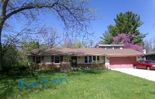 2855 Chatsworth Dr, Beloit, WI, 53511-1939 | Card Image