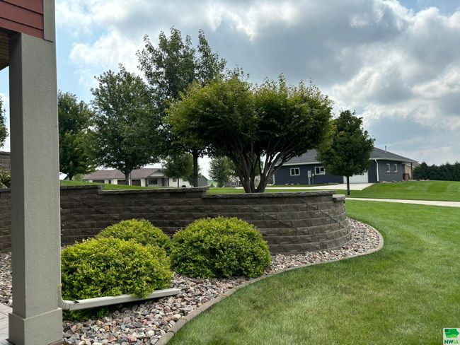 925 Sunrise Trl, House other with 5 bedrooms, 3 bathrooms and null parking in Sioux Center IA | Image 37