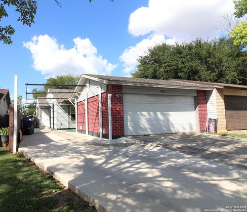 6827 Maple Springs St, San Antonio, TX, 78249-2641 | Card Image