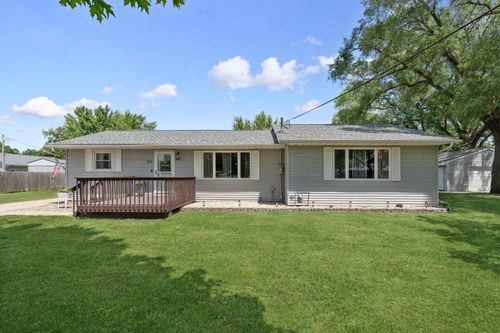 511 E Cedar St, Quasqueton, IA, 52326-9744 | Card Image
