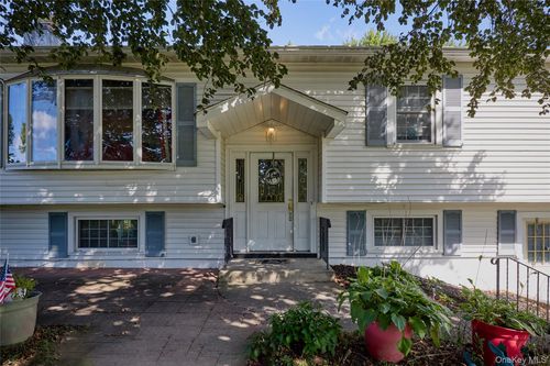 12 Dwyer Ln, Wappingers Falls, NY, 12590-4806 | Card Image