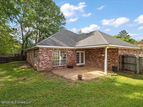 140 Raulston Dr, Byram, MS, 39272-9243 | Card Image