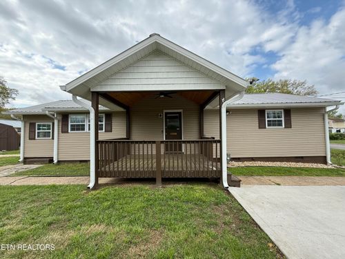 111 Marshall Cir, Oak Ridge, TN, 37830-6831 | Card Image