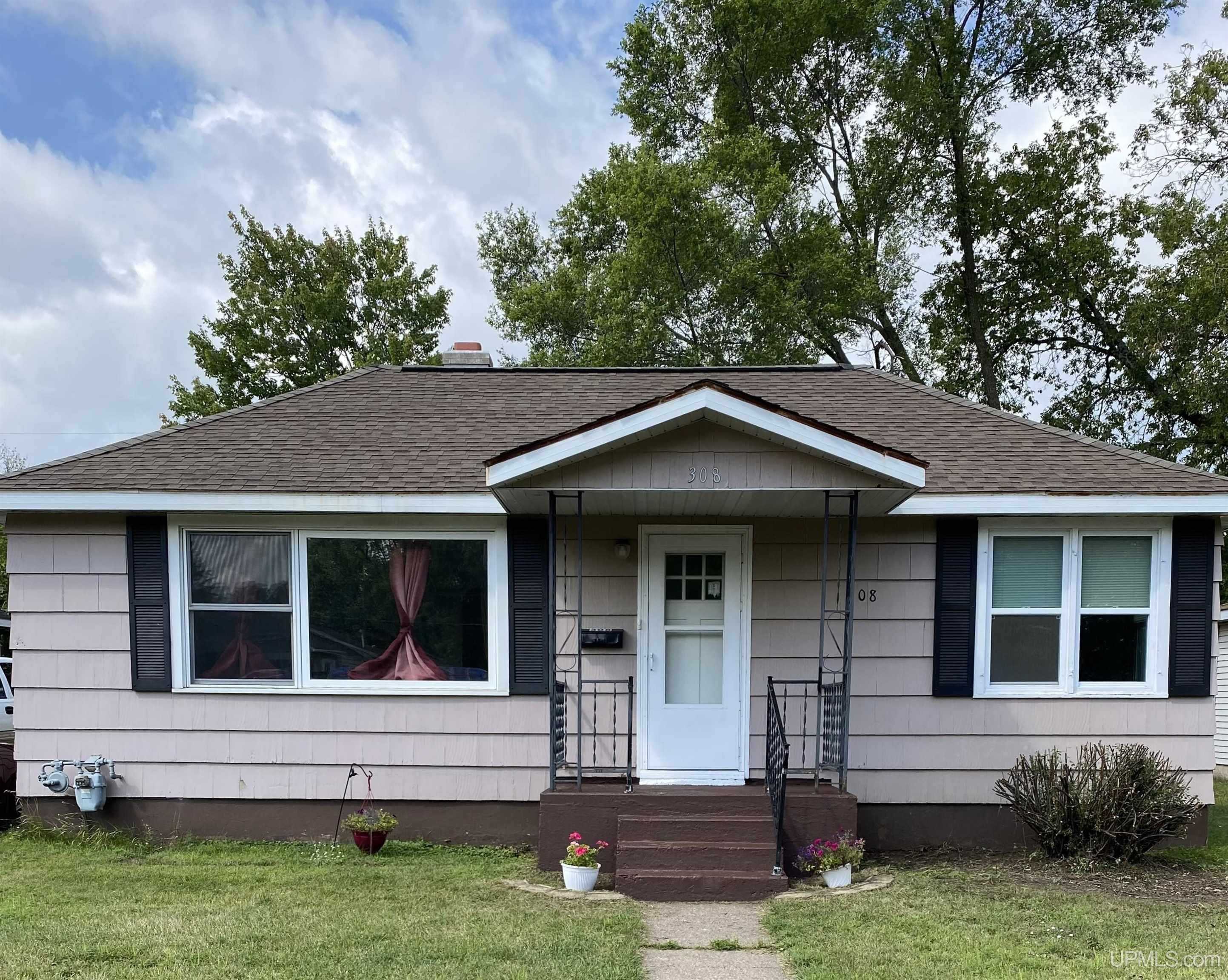 Newton St, Kingsford, MI 49802