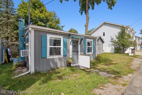 11181 W Ferndale Dr, Manitou Beach, MI, 49253-9545 | Card Image